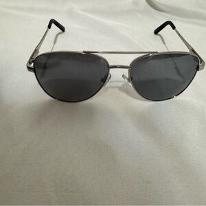 Foster Grant Polarized Silver Aviators Sunglasses 100%UV